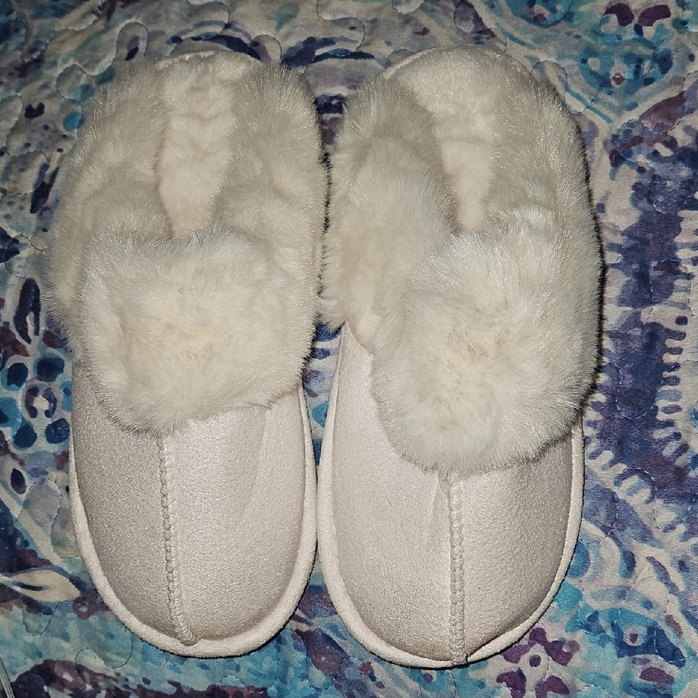 Women's White Size 7-8 Fur-Lined Slippers NWOT